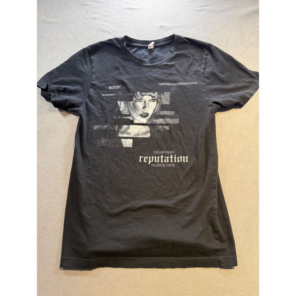 Taylor Swift Reputation Stadium Tour Black Graphic T-Shirt Concert Merch Small